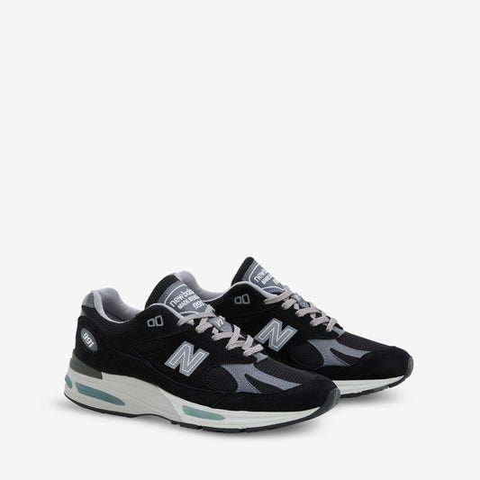 Made in UK 991v2 Black | Smoked Pearl | Silver