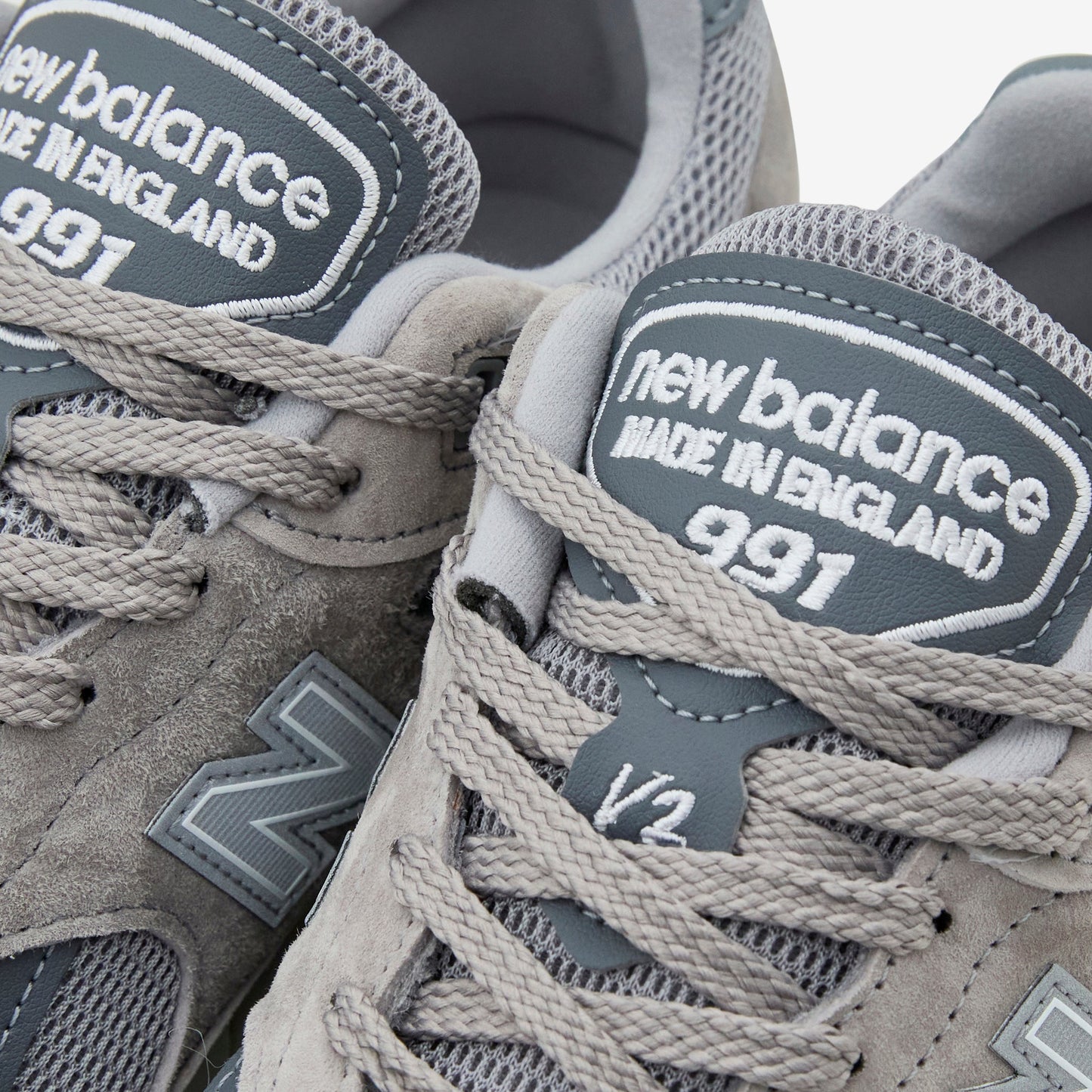 Made in UK 991v2 Dove | Alloy | Silver